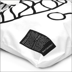 マリメッコ SILVER MEDAL BAG Bottna 湖底・海底モチーフ ファブリック トートバッグ  エコバッグ 062420 910 B black/white