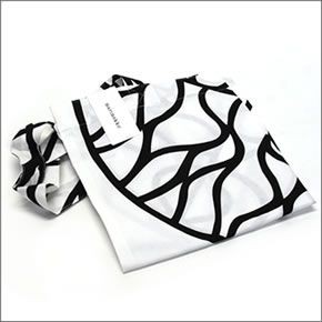 マリメッコ SILVER MEDAL BAG Bottna 湖底・海底モチーフ ファブリック トートバッグ  エコバッグ 062420 910 B black/white