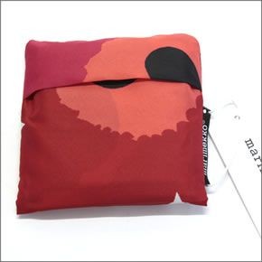 マリメッコ PIENI UNIKKO SMARTBAG  040470 001 white/red ウニッコ柄 収納ポーチ付 ショッピングトートバッグ エコバッグ 使わない時はコンパクトにたためて便利♪
