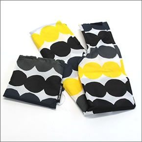 マリメッコ SMARTBAG RASYMATTO 041402 192 white/black/yellow 手描き風 ドット柄 収納ポーチ付 ショッピングトートバッグ エコバッグ 使わない時はコンパクトにたためて便利♪