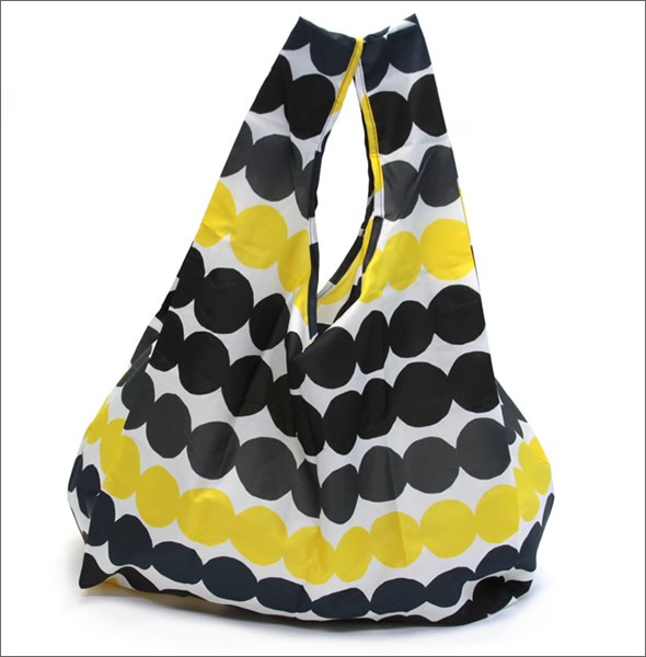 マリメッコ SMARTBAG RASYMATTO 041402 192 white/black/yellow 手描き風 ドット柄 収納ポーチ付 ショッピングトートバッグ エコバッグ 使わない時はコンパクトにたためて便利♪