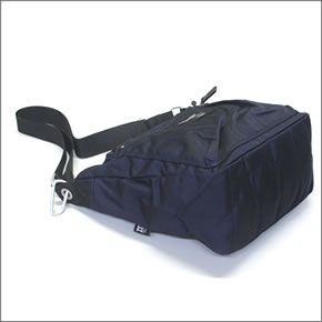 マリメッコ PAL 026991 770 dark blue カラビナ付 ナイロン ショルダーバッグ ナナメ掛け