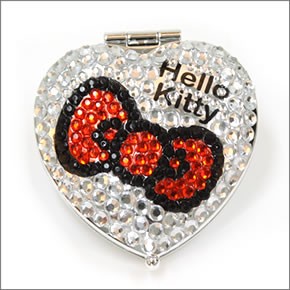 hello kitty（ハローキティ）キラキラ(ラインストーン）キティラー必須アイテム　ハート型で真っ赤なリボンがポイント☆キュートなキラキラクリスタルコンパクトデコミラーKTCMR001