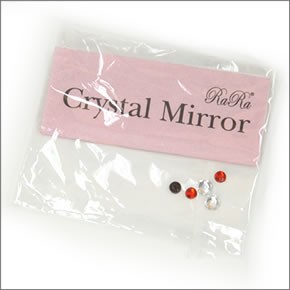 hello kitty（ハローキティ）キラキラ(ラインストーン）キティラー必須アイテム　ハート型で真っ赤なリボンがポイント☆キュートなキラキラクリスタルコンパクトデコミラーKTCMR001