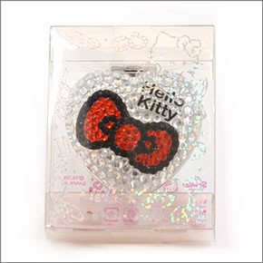 hello kitty（ハローキティ）キラキラ(ラインストーン）キティラー必須アイテム　ハート型で真っ赤なリボンがポイント☆キュートなキラキラクリスタルコンパクトデコミラーKTCMR001