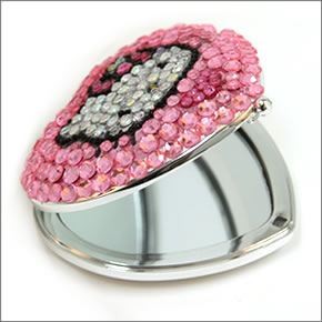 hello kitty（ハローキティ） キラキラ(ラインストーン）キティラー必須アイテム　ハート型でキラキラのキティがポイント☆キュートなキラキラクリスタルコンパクトデコミラーKTCMR002