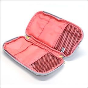 アネロ CAT・DOT☆ねこどっとシリーズ☆ ZP-D0432-GY 魚の骨チャーム付♪もこもこサガラ刺繍＆ロゴプリント ペンケース マルチポーチ