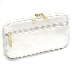 アネロ CAT・DOT☆ねこどっとシリーズ☆ ZP-D0432-IV 魚の骨チャーム付♪もこもこサガラ刺繍＆ロゴプリント ペンケース マルチポーチ