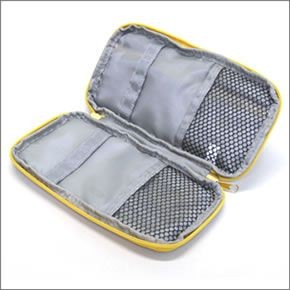 アネロ CAT・DOT☆ねこどっとシリーズ☆ ZP-D0432-MUS 魚の骨チャーム付♪もこもこサガラ刺繍＆ロゴプリント ペンケース マルチポーチ