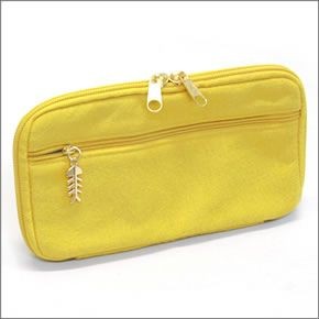 アネロ CAT・DOT☆ねこどっとシリーズ☆ ZP-D0432-MUS 魚の骨チャーム付♪もこもこサガラ刺繍＆ロゴプリント ペンケース マルチポーチ