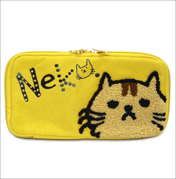 アネロ CAT・DOT☆ねこどっとシリーズ☆ ZP-D0432-MUS 魚の骨チャーム付♪もこもこサガラ刺繍＆ロゴプリント ペンケース マルチポーチ