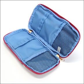 アネロ CAT・DOT☆ねこどっとシリーズ☆ ZP-D0432-SPI 魚の骨チャーム付♪もこもこサガラ刺繍＆ロゴプリント ペンケース マルチポーチ