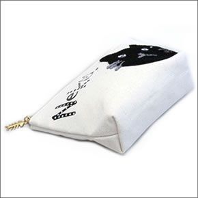 アネロ CAT・DOT☆ねこどっとシリーズ☆ ZP-D0431-IV 魚の骨チャーム付♪もこもこサガラ刺繍＆ロゴプリント コスメポーチ