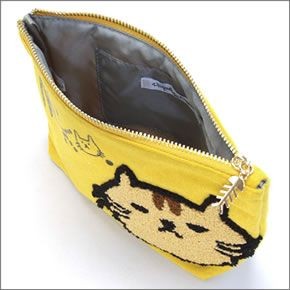 アネロ CAT・DOT☆ねこどっとシリーズ☆ ZP-D0431-MUS 魚の骨チャーム付♪もこもこサガラ刺繍＆ロゴプリント コスメポーチ