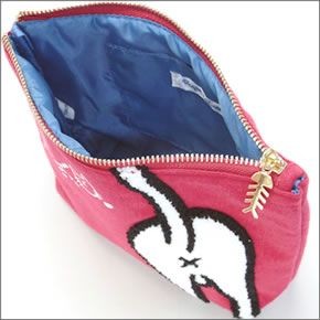 アネロ CAT・DOT☆ねこどっとシリーズ☆ ZP-D0431-SPI 魚の骨チャーム付♪もこもこサガラ刺繍＆ロゴプリント コスメポーチ