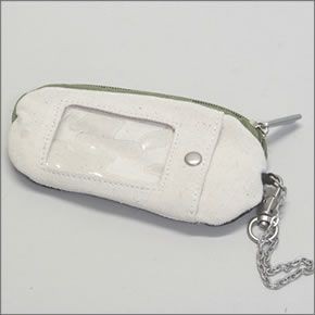 アネロ  ZH-E0211-CAMO スニーカー型 キーリング＆パスケース付 ポーチ 紐が伸び～るリール式で自動改札にも便利♪