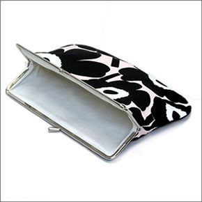 マリメッコ PUOLIKAS KUKKARO MINI UNIKKO 037773 291 powder/black/off-white ミニウニッコ柄 がま口 コットンパース マルチポーチ 小物入れ