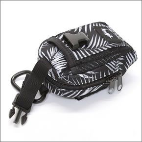 ステューシー PALM MULTI CASE 134120 BLACK カラビナ付 アロハ柄 マルチケース ミニポーチ コインケース/シガレットケース