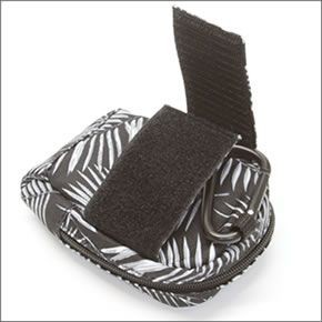 ステューシー PALM MULTI CASE 134120 BLACK カラビナ付 アロハ柄 マルチケース ミニポーチ コインケース/シガレットケース