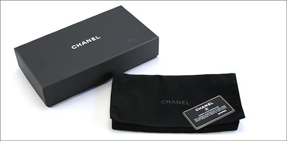 シャネル  A68910 PATENT PINK ボーイシャネル キルティング メタリック エナメル パテントレザー 二つ折り長財布