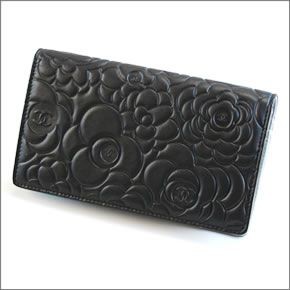 シャネル  36544 Y01480 C0790 LAMB NOIR/ARGENT カメリア ココマーク エンボス ラムスキン 二つ折り長財布