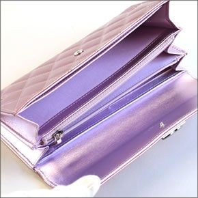 シャネル  A68910 PATENT PINK ボーイシャネル キルティング メタリック エナメル パテントレザー 二つ折り長財布