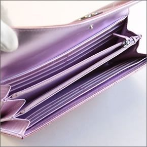 シャネル  A68910 PATENT PINK ボーイシャネル キルティング メタリック エナメル パテントレザー 二つ折り長財布