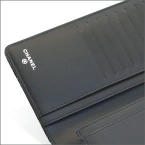 シャネル  69349 Y25149 94305 PATENT BLACK メティエダール ホースシュー ココマーク キルティング パテントゴートスキンレザー 二つ折り長財布