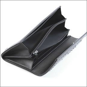 シャネル  80005 Y25070 94305 LAMB BLACK ココマーク エンボス ラムスキン 二つ折り長財布