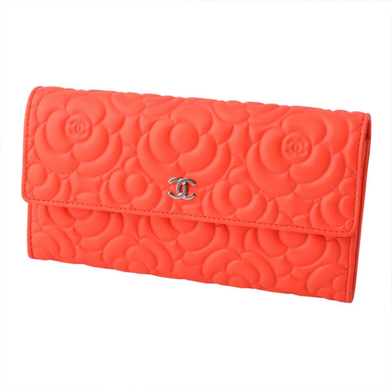 シャネル CHANEL  82283 Y01480 2B416 CORAL COCO ロゴ＆カメリア型押し キャビアスキン 二つ折り 長財布