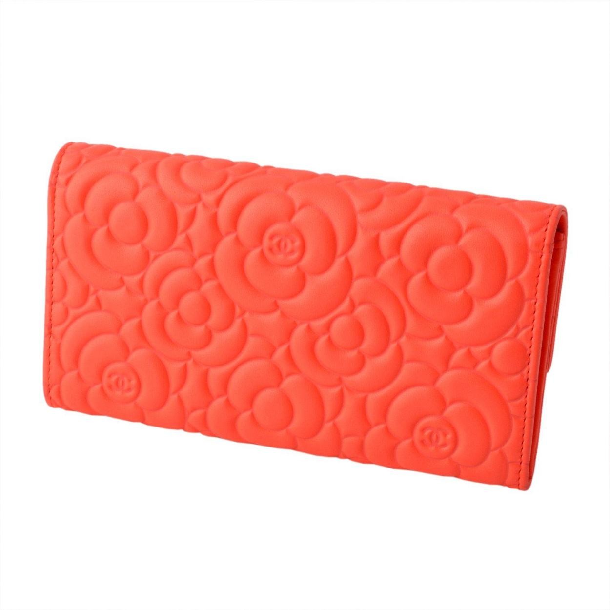 シャネル CHANEL  82283 Y01480 2B416 CORAL COCO ロゴ＆カメリア型押し キャビアスキン 二つ折り 長財布