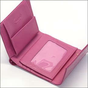 フォリフォリ ロゴマニア ロゴ型押し 小銭入れ・パスケース付 三つ折財布　ローズピンク WA0L027SP/ROSE PNK
