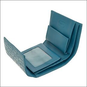 フォリフォリ ≪取り寄せ商品≫ロゴマニア ロゴ型押し 小銭入れ・パスケース付 三つ折財布 アクアブルー WA0L027SQ AQU