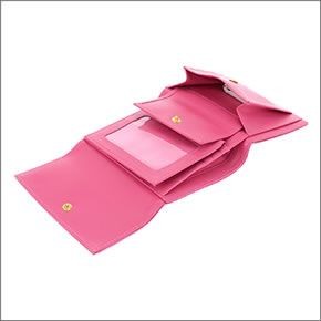 フォリフォリ ≪取り寄せ商品≫ ロゴ型押し 小銭入れ・パスケース付 三つ折財布　 WA0L027SP/RPNK