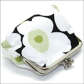 マリメッコ MINI-UNIKKO TUPLA KUKKARO  ミニウニッコ柄 がま口財布 小銭入れ ブラック/ホワイト/グリーン 034735 910 black/white/green