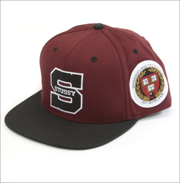 ステューシー STUSSY UNIVERSITY CAP 131418 BURGUNDY Sロゴ ユニバーシティワッペン付 メンズ スナップバックキャップ 帽子