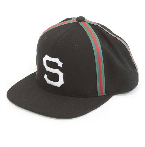 ステューシー TAPED STRIPES CAP 131419 BLACK Sロゴ テープドストライプ メンズ スナップバックキャップ 帽子