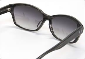 キャサリンハムネット　KATHARINE HAMNETT　KH9982 3　グレーササ/スモークグレーハーフ