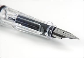 ラミー 超定番！気軽に使えるロングセラー。ギフトにもオススメ☆大人気「サファリ」シリーズ 万年筆　スケルトン safari L12 M (中字)