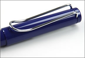 ラミー 超定番！気軽に使えるロングセラー。ギフトにもオススメ☆大人気「サファリ」シリーズ 万年筆　ブルー safari L14 EF  (極細字)