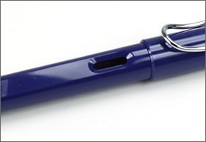 ラミー 超定番！気軽に使えるロングセラー。ギフトにもオススメ☆大人気「サファリ」シリーズ 万年筆　ブルー safari L14 EF  (極細字)