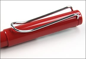 ラミー 超定番！気軽に使えるロングセラー。ギフトにもオススメ☆大人気「サファリ」シリーズ 万年筆　レッド safari L16 EF (極細字)