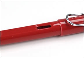 ラミー 超定番！気軽に使えるロングセラー。ギフトにもオススメ☆大人気「サファリ」シリーズ 万年筆　レッド safari L16 EF (極細字)