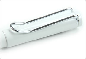 ラミー 超定番！気軽に使えるロングセラー。ギフトにもオススメ☆大人気「サファリ」シリーズ 万年筆　ホワイト safari L19WT EF (極細字)