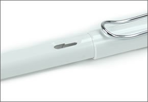 ラミー 超定番！気軽に使えるロングセラー。ギフトにもオススメ☆大人気「サファリ」シリーズ 万年筆　ホワイト safari L19WT EF (極細字)