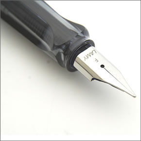 ラミー ベストセラー「サファリ」を光沢のあるアルミ製ボディにした人気モデル「アルスター」シリーズ 万年筆　グラファイト AL-star L26 F (細字)