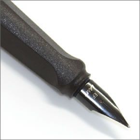 ラミー 超定番！気軽に使えるロングセラー。ギフトにもオススメ☆大人気「サファリ」シリーズ 万年筆　マットブラック safari L17 EF (極細字)