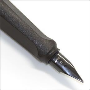 ラミー 超定番！気軽に使えるロングセラー。ギフトにもオススメ☆大人気「サファリ」シリーズ 万年筆　マットブラック safari L17 M (中字)