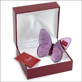 バカラ PAPILLON (パピヨン・ラッキーバタフライ) お薦めギフト☆ 気品のある躍動感☆幸せを運ぶモーチーフ☆（ピオニー） 2102548