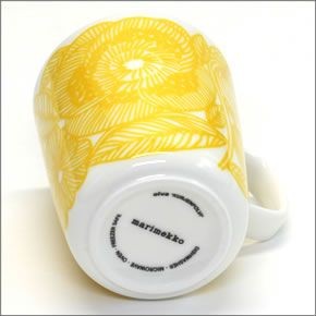 マリメッコ  KURJENPOLVI MUG 250ml クルイェンポルヴィ ゼラニウムの花 マグカップ 066358 120 white/yellow